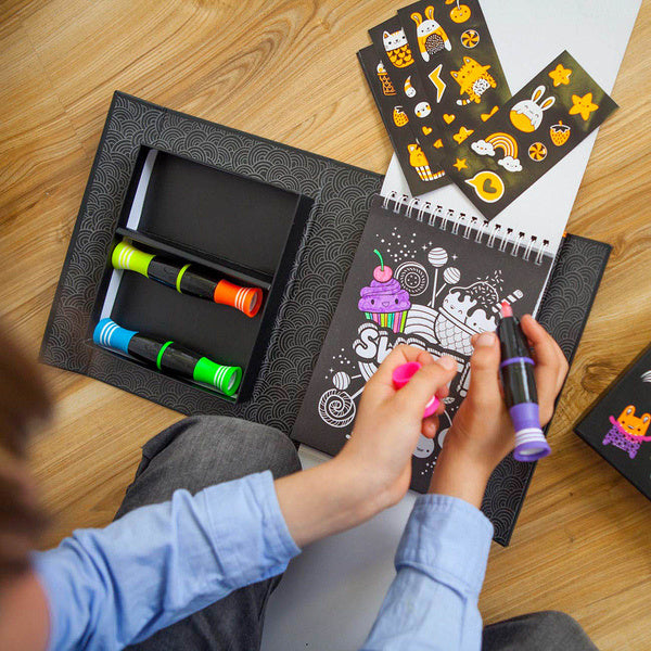 Tiger Tribe Zestaw Kolorowanek Neonowych – Świec?
ce Stworki